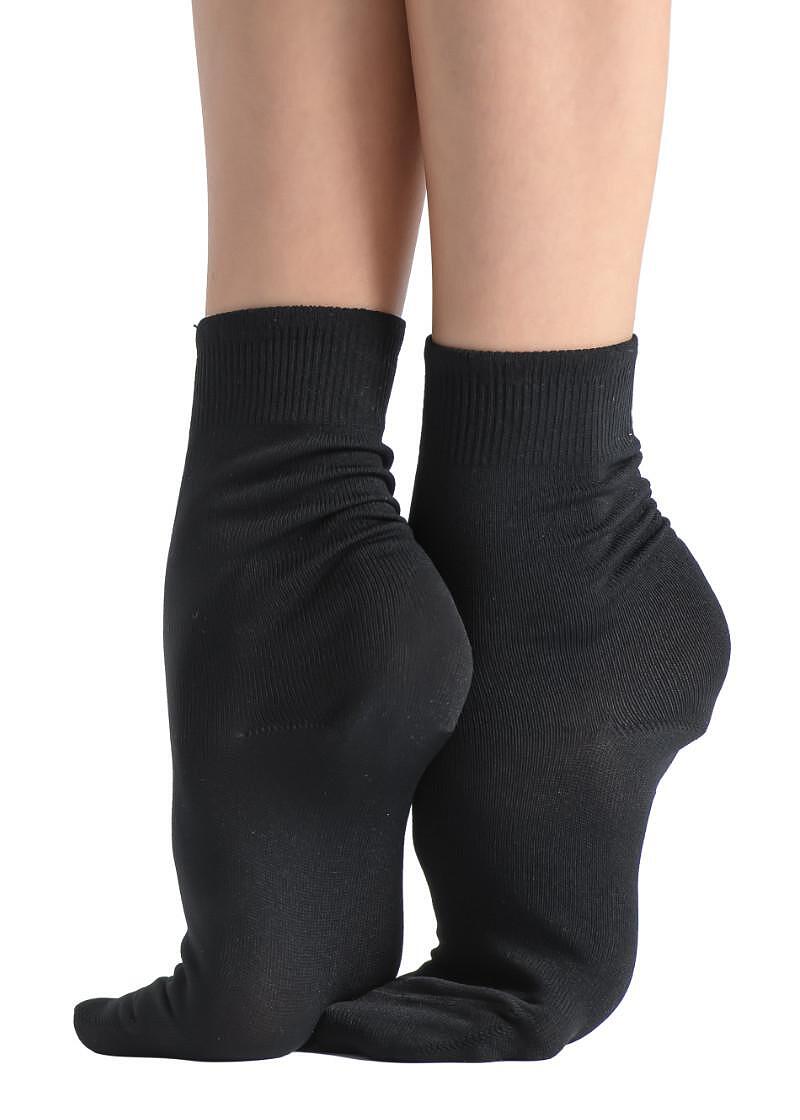 Socks, Cora